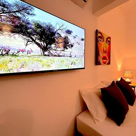 Queen Regina By Platform 357 * Nikosia