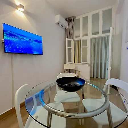 Queen Regina By Platform 357