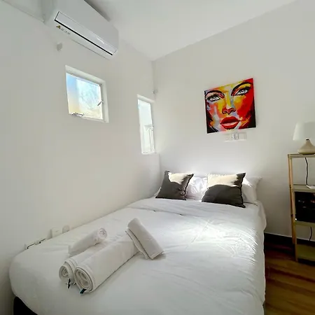 Queen Regina By Platform 357 Apartment *