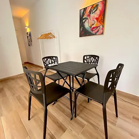 Queen Regina By Platform 357 * Nikosia