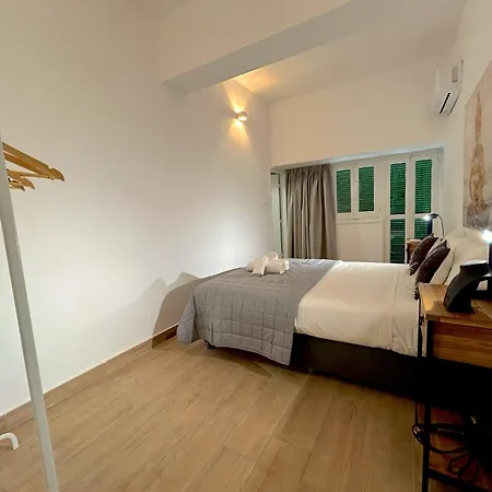 Queen Regina By Platform 357 * Nikosia