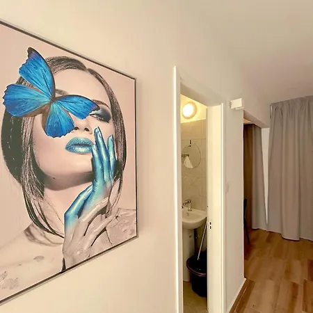 Queen Regina By Platform 357 Apartment *