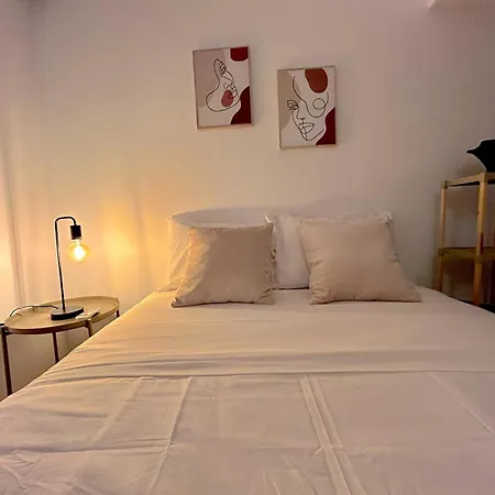 Queen Regina By Platform 357 Apartment