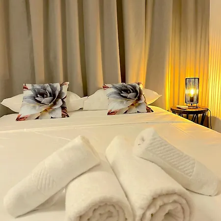 Queen Regina By Platform 357