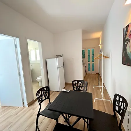 Queen Regina By Platform 357