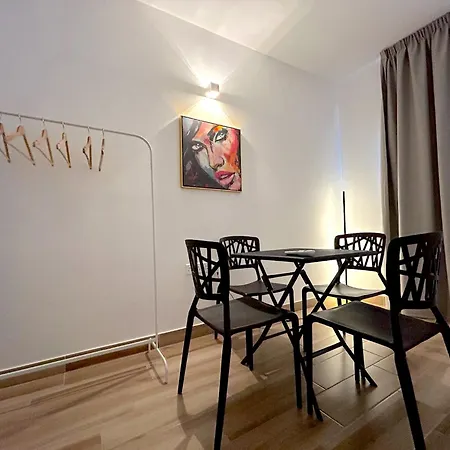 Apartment Queen Regina By Platform 357 *