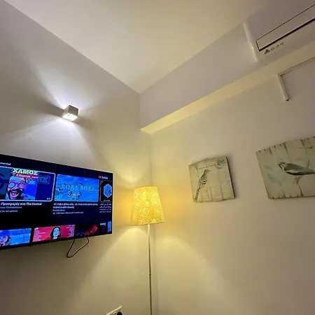 Queen Regina By Platform 357 *