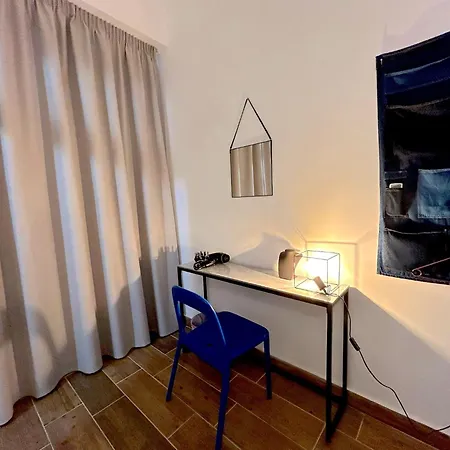 Queen Regina By Platform 357 *