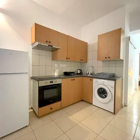 Queen Regina By Platform 357 Apartment *