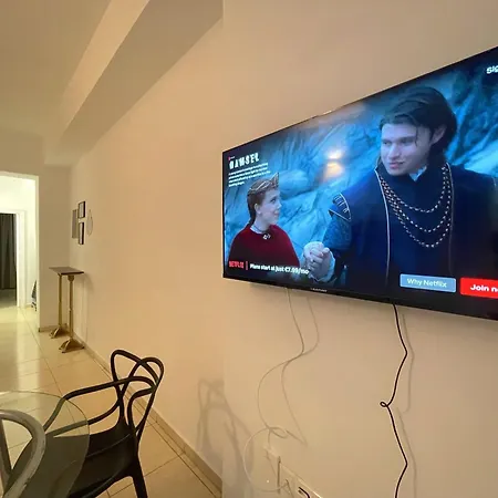 Queen Regina By Platform 357