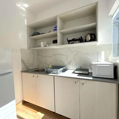 Queen Regina By Platform 357 Apartment