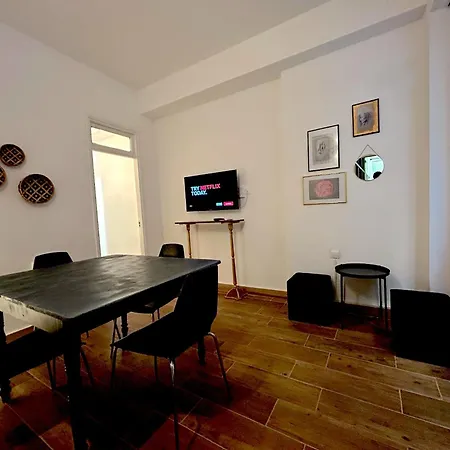 Queen Regina By Platform 357 Apartment *