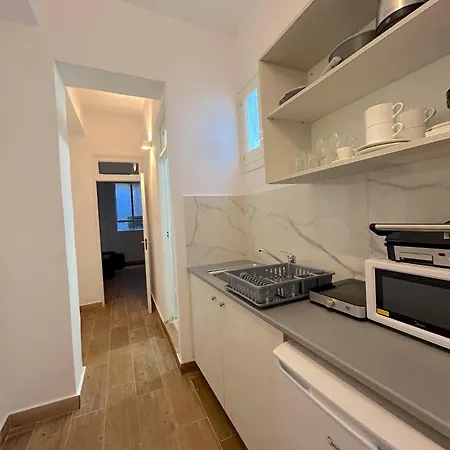 Queen Regina By Platform 357 *