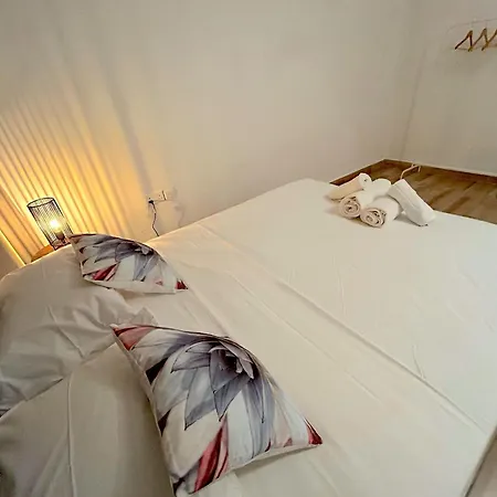 Apartment Queen Regina By Platform 357 *