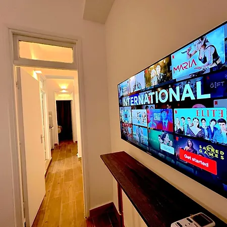 Queen Regina By Platform 357 *