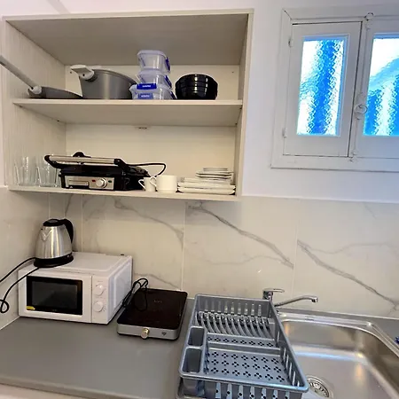 Queen Regina By Platform 357 *