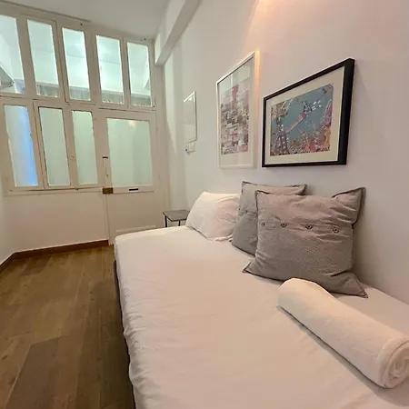 Queen Regina By Platform 357 * Nicosia