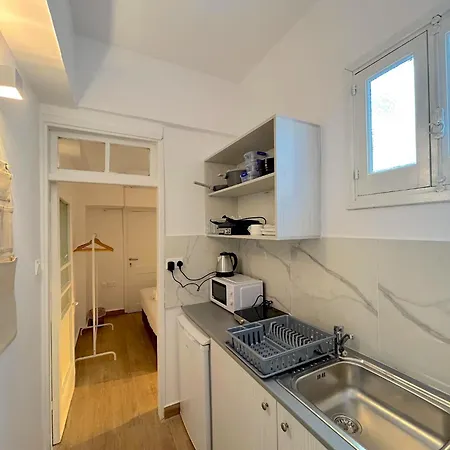 Queen Regina By Platform 357 Apartment