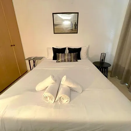 Queen Regina By Platform 357 *