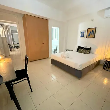 Queen Regina By Platform 357 Nicosia