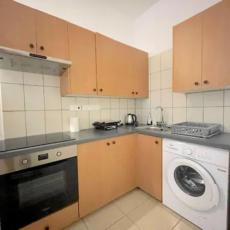 Queen Regina By Platform 357 *