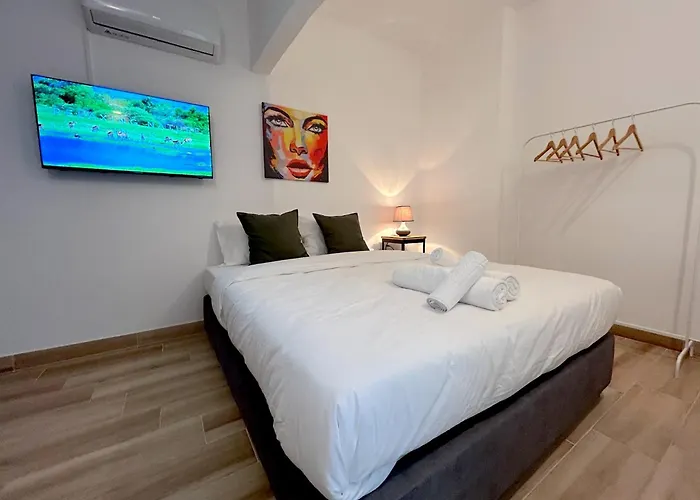 Queen Regina By Platform 357 Nikósie