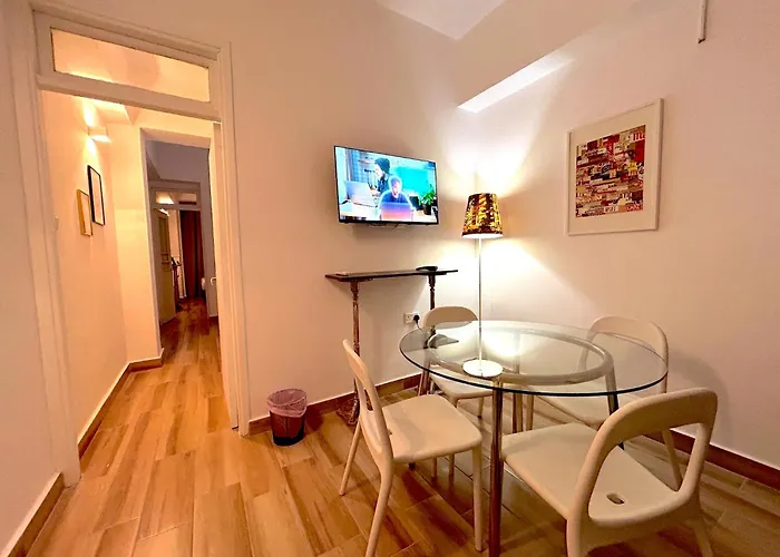 Queen Regina By Platform 357 Nikósie