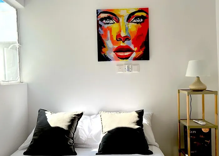 Queen Regina By Platform 357 Никосия