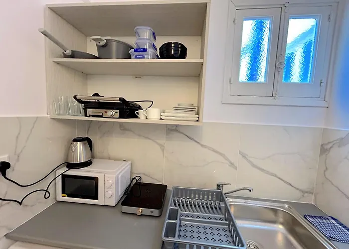 Queen Regina By Platform 357 *