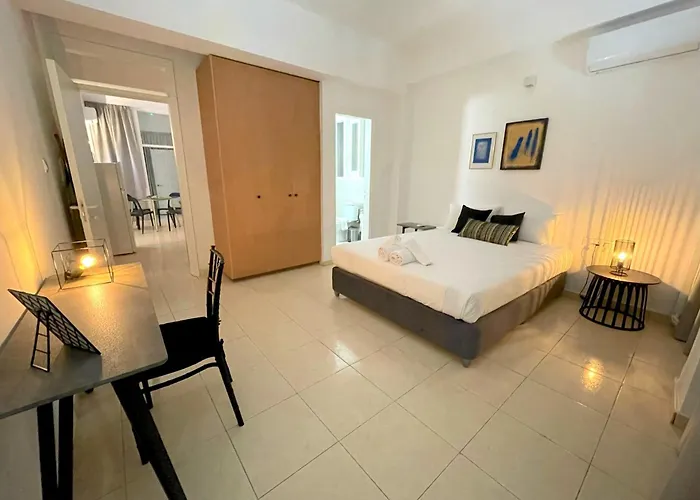 Queen Regina By Platform 357 Никосия