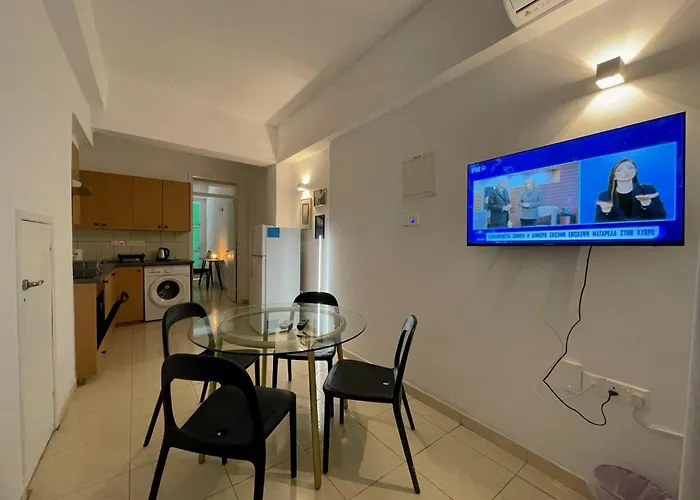 Queen Regina By Platform 357 Никосия