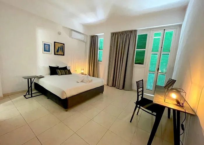 Queen Regina By Platform 357 Nikósie